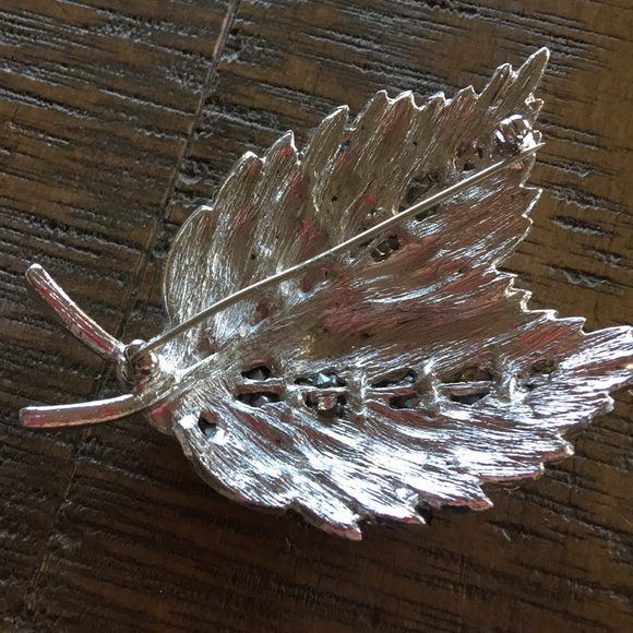 New Large Rhinestone leaf brooch - Picture 4 of 4